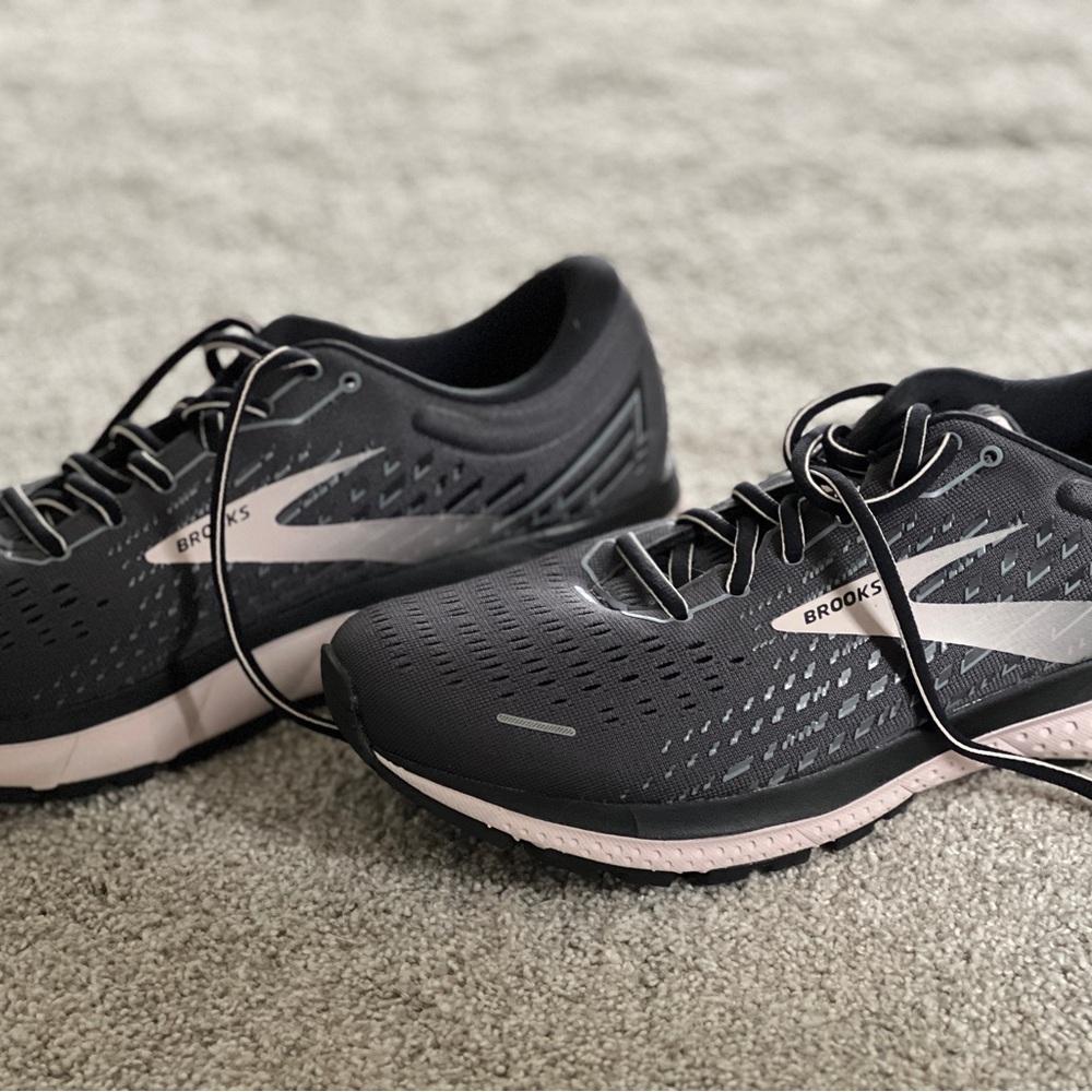Brooks Women's Running Shoes - Black/wide